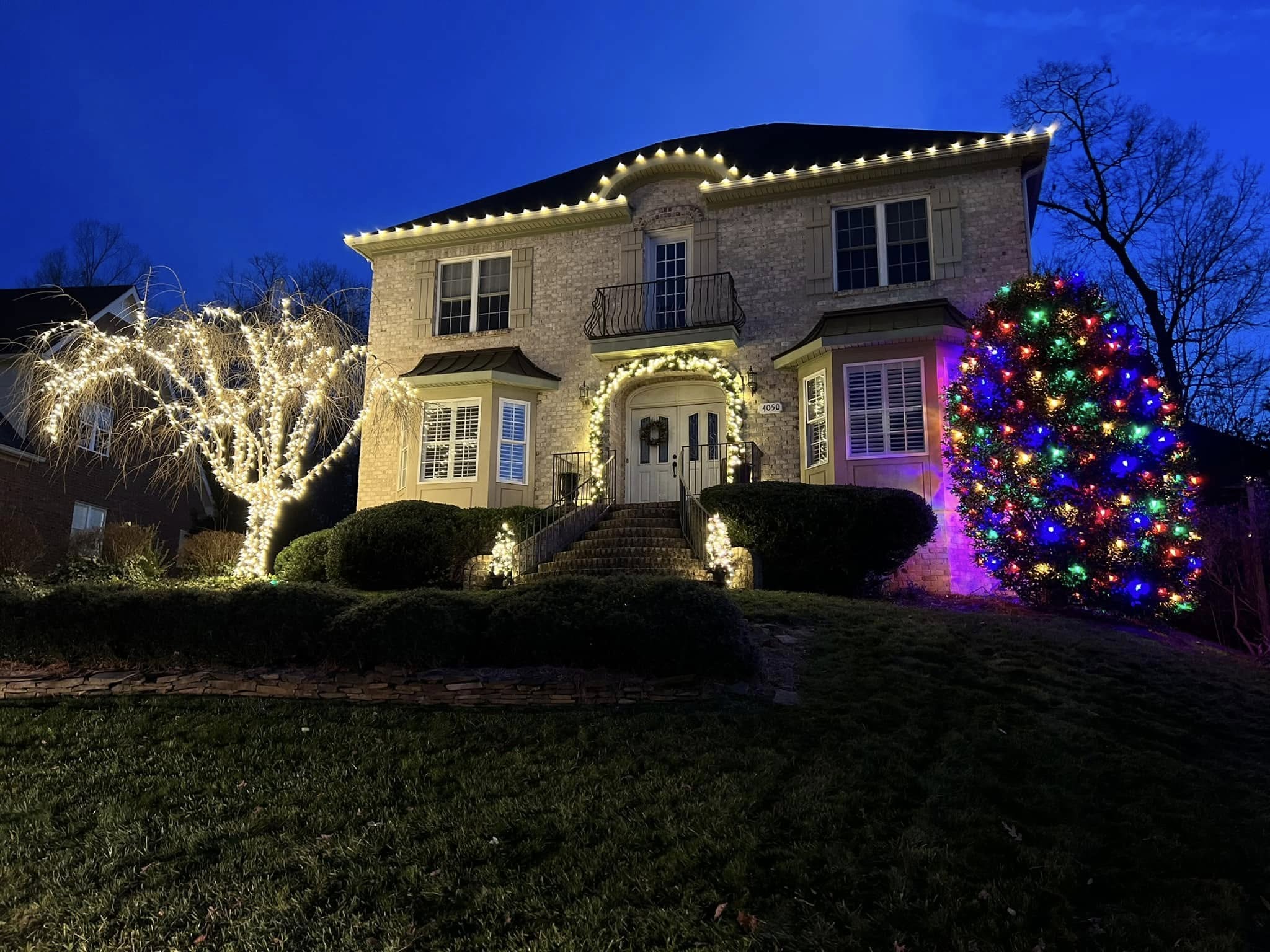 AstroLume: A home dressed for Christmas