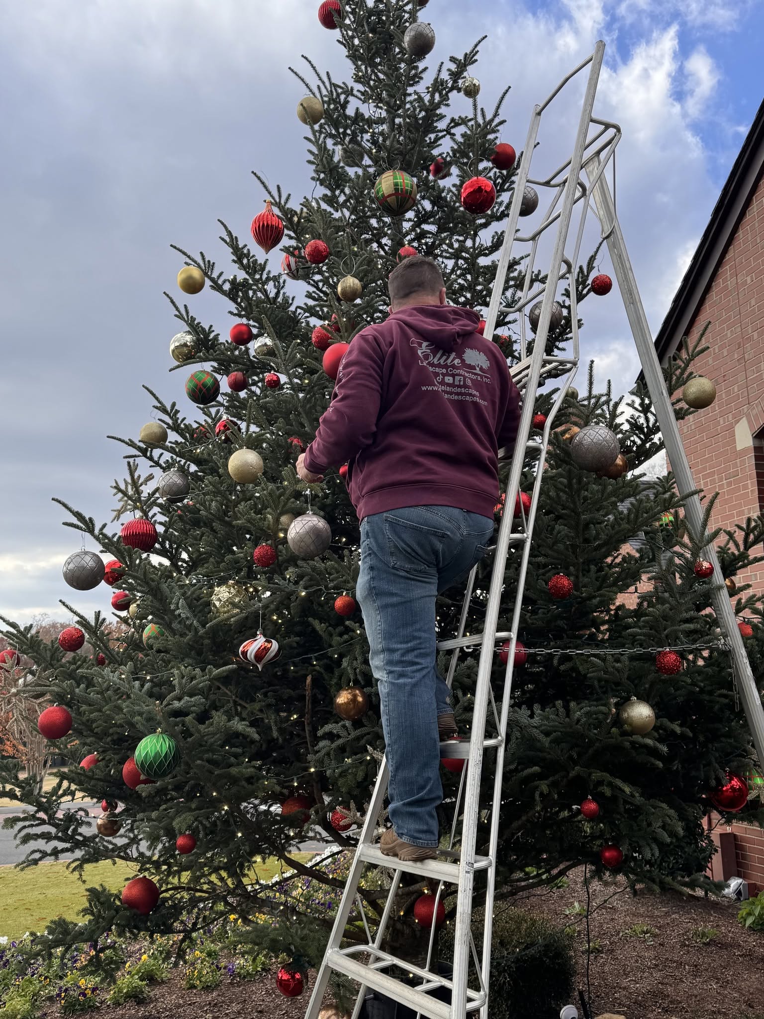 AstroLume: Building the Christmas tree display