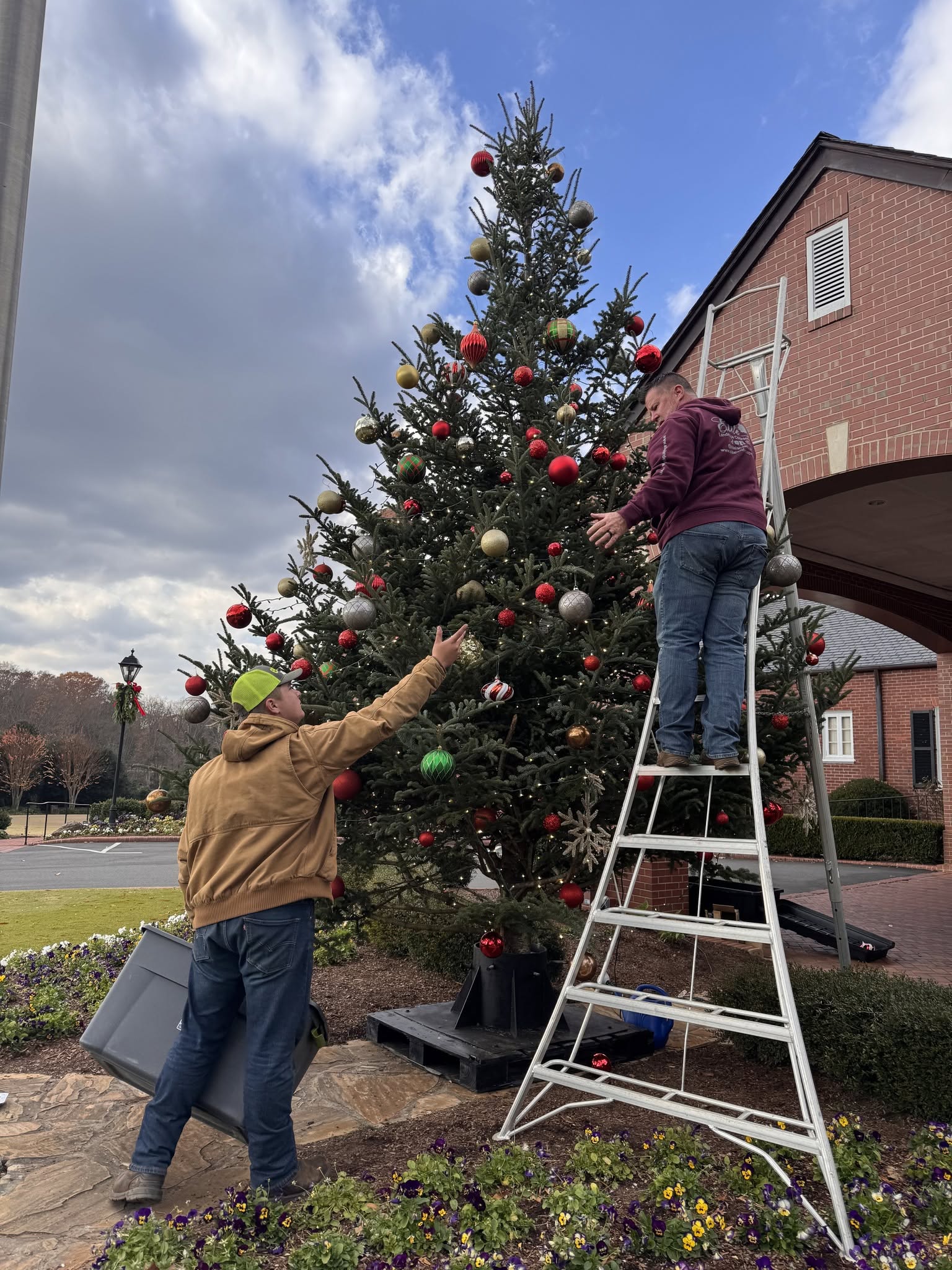AstroLume: Christmas, one detail at a time